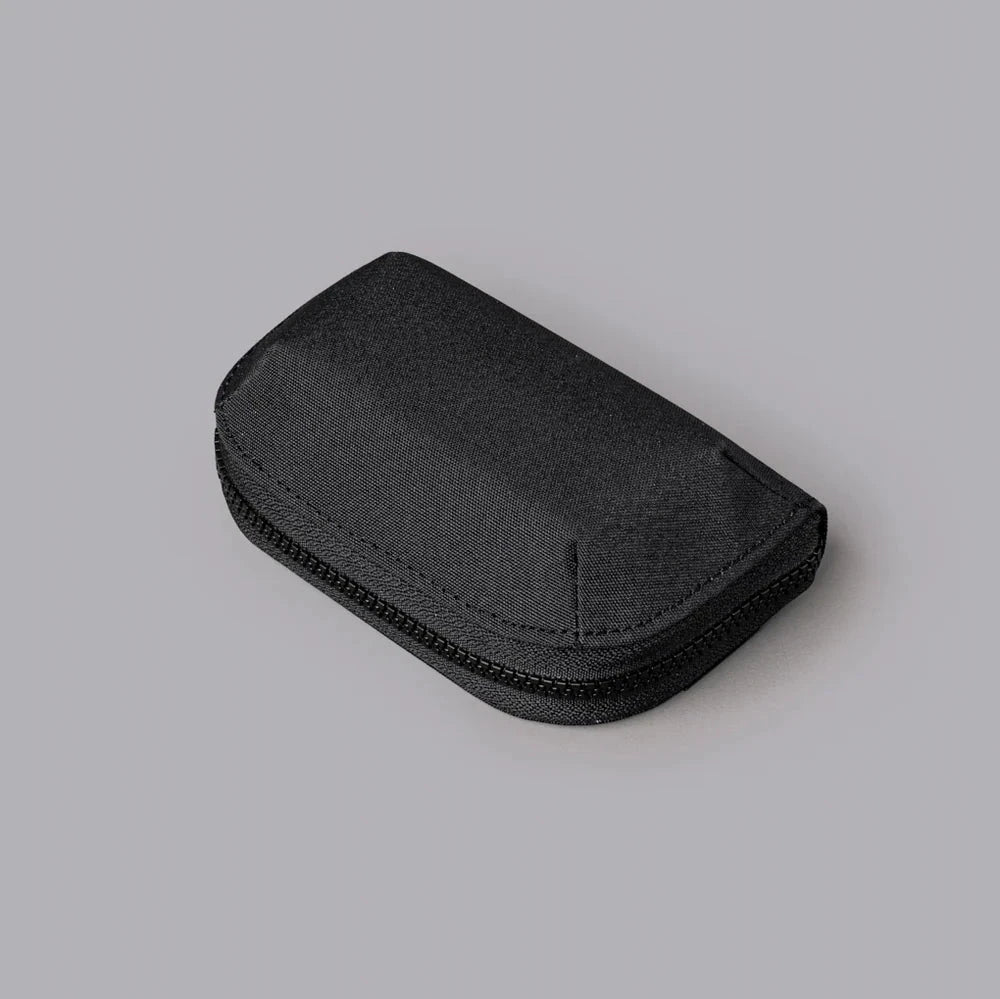 ALPAKA Hub Zip Pocket 多功能拉鏈包｜內部分隔可容納最多 30 張卡片、現金與零錢