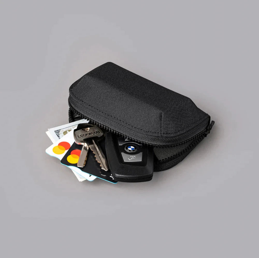 ALPAKA Hub Zip Pocket 多功能拉鏈包｜內部分隔可容納最多 30 張卡片、現金與零錢