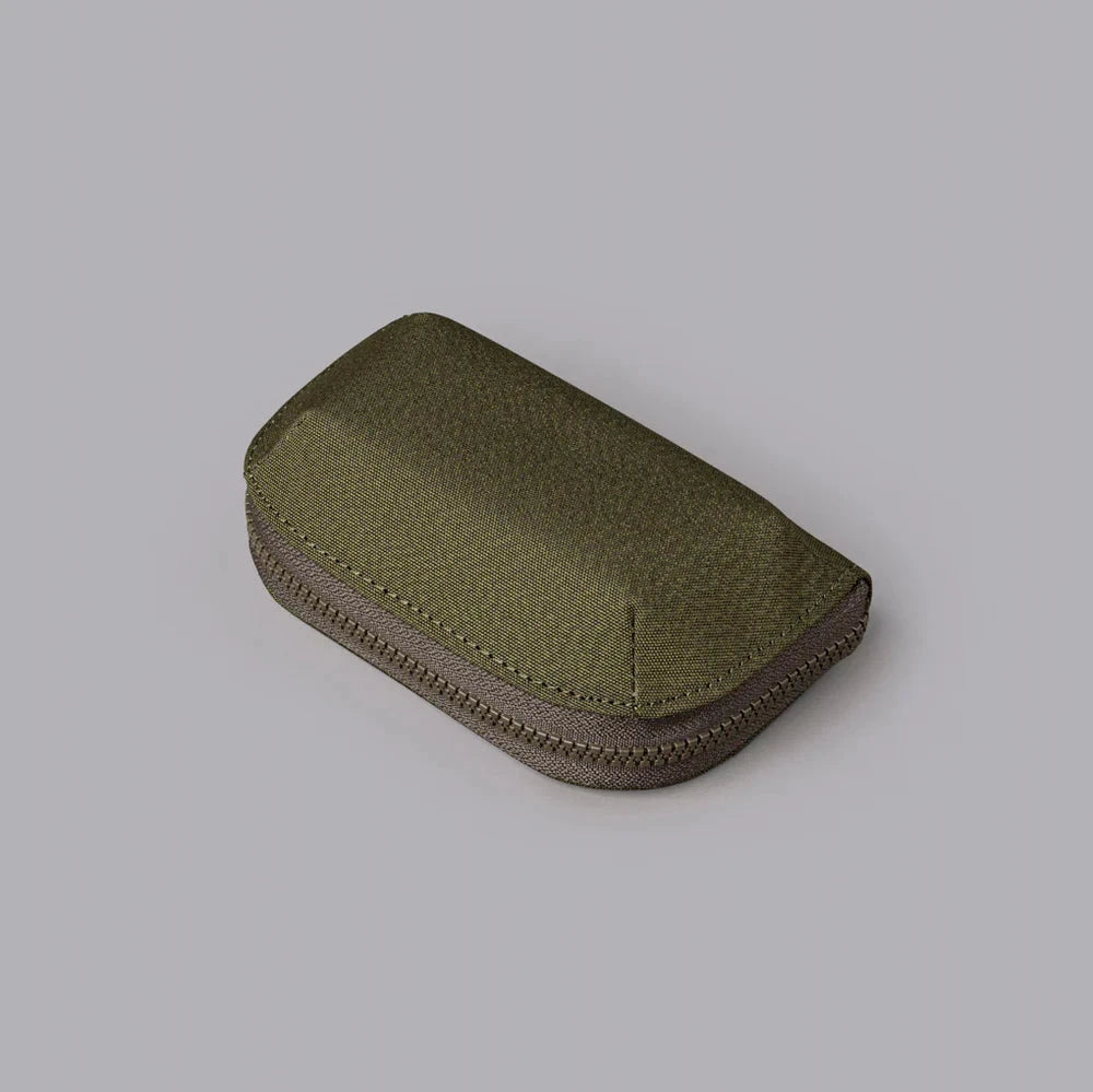 ALPAKA Hub Zip Pocket 多功能拉鏈包｜內置磁性開關設計，確保零錢與小物品安全存放