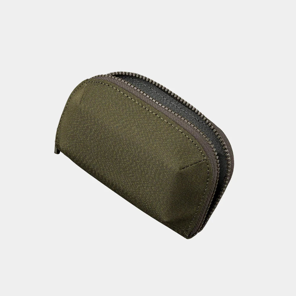 ALPAKA Hub Zip Pocket 多功能拉鏈包｜內部分隔可容納最多 30 張卡片、現金與零錢