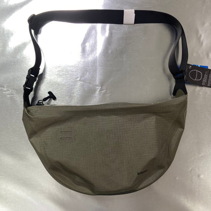 BITPLAY AquaSeal 全防水半月斜跨大包 Shoulder Bag 9L #1912 ( 陳列品/瑕疵品特價出售 )