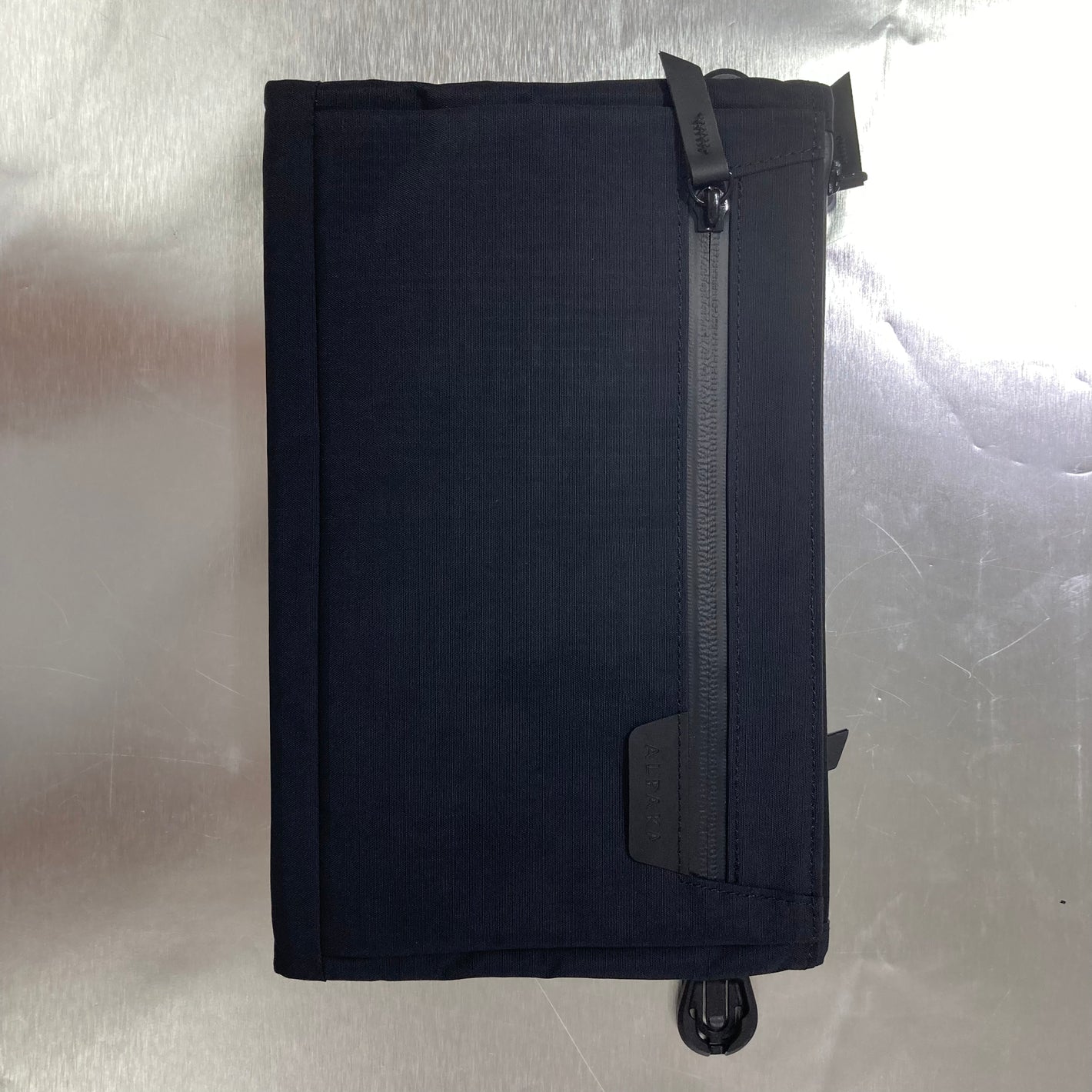 ALPAKA Zip Pouch Max V2 多功能側肩包 #1982( 陳列品/瑕疵品特價出售 )