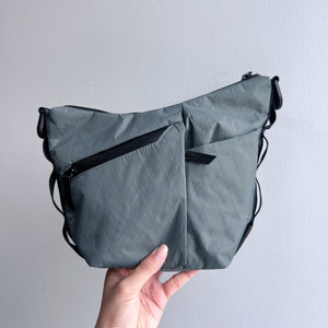 ALPAKA Flow Satchel 多功能側肩包｜X-Pac 限量款｜防潑耐用｜通勤與城市漫遊