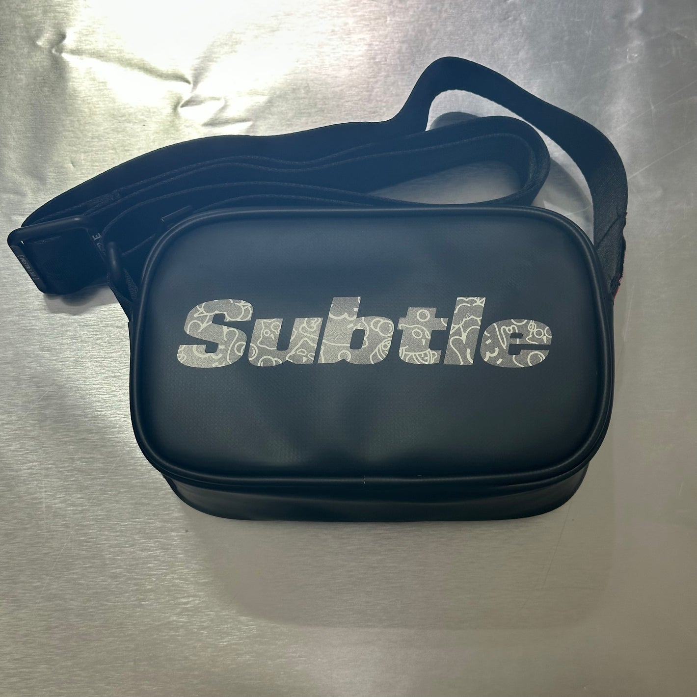 SUBTLE 多功能運動通勤斜孭包（泡泡島音樂節聯名款） #1818 ( 陳列品/瑕疵品特價出售 )