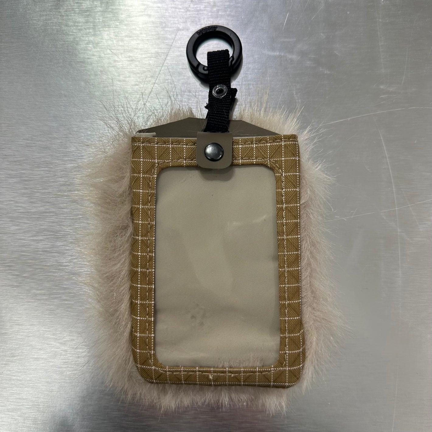 BITPLAY Furry Badge Holder｜蓬鬆毛絨證件套 #1920 ( 陳列品/瑕疵品特價出售 )