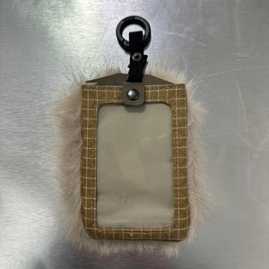BITPLAY Furry Badge Holder｜蓬鬆毛絨證件套 #1920 ( 陳列品/瑕疵品特價出售 )
