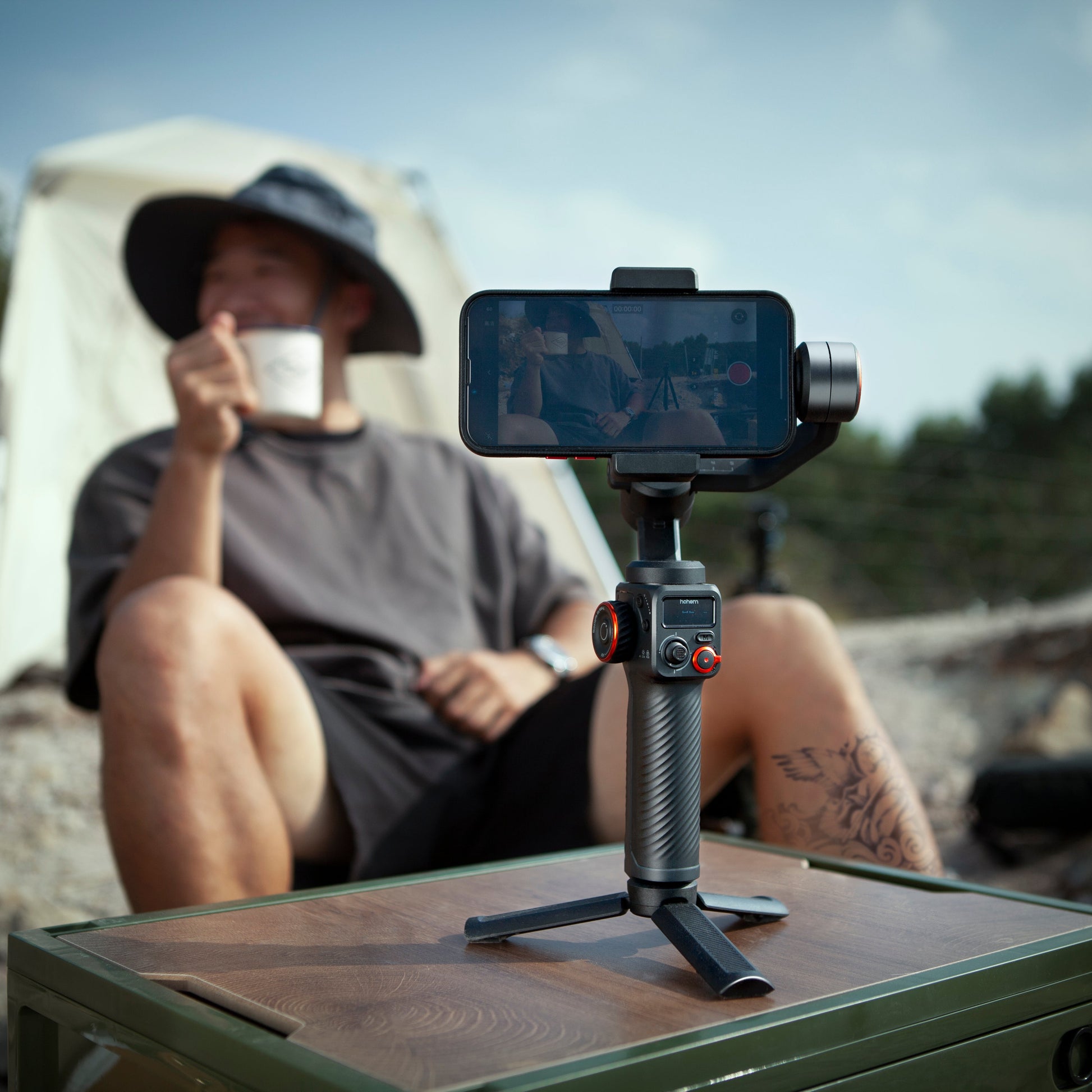 HOHEM Isteady M6 Kit｜三軸手機穩定器 - 固定機位拍攝，使用場景示意