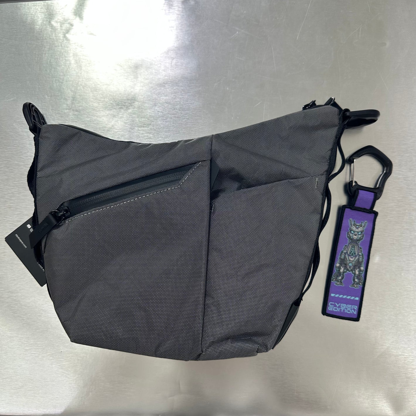 ALPAKA Flow Satchel Cyber Edition 限量版多功能 2L 側肩包 #1958( 陳列品/瑕疵品特價出售 )