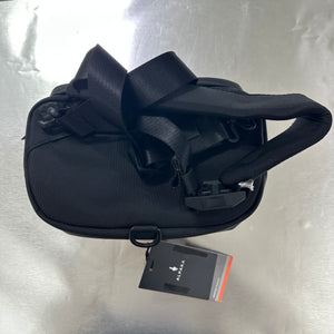 ALPAKA Vertex Pouch 側肩收納包 #1955( 陳列品/瑕疵品特價出售 )