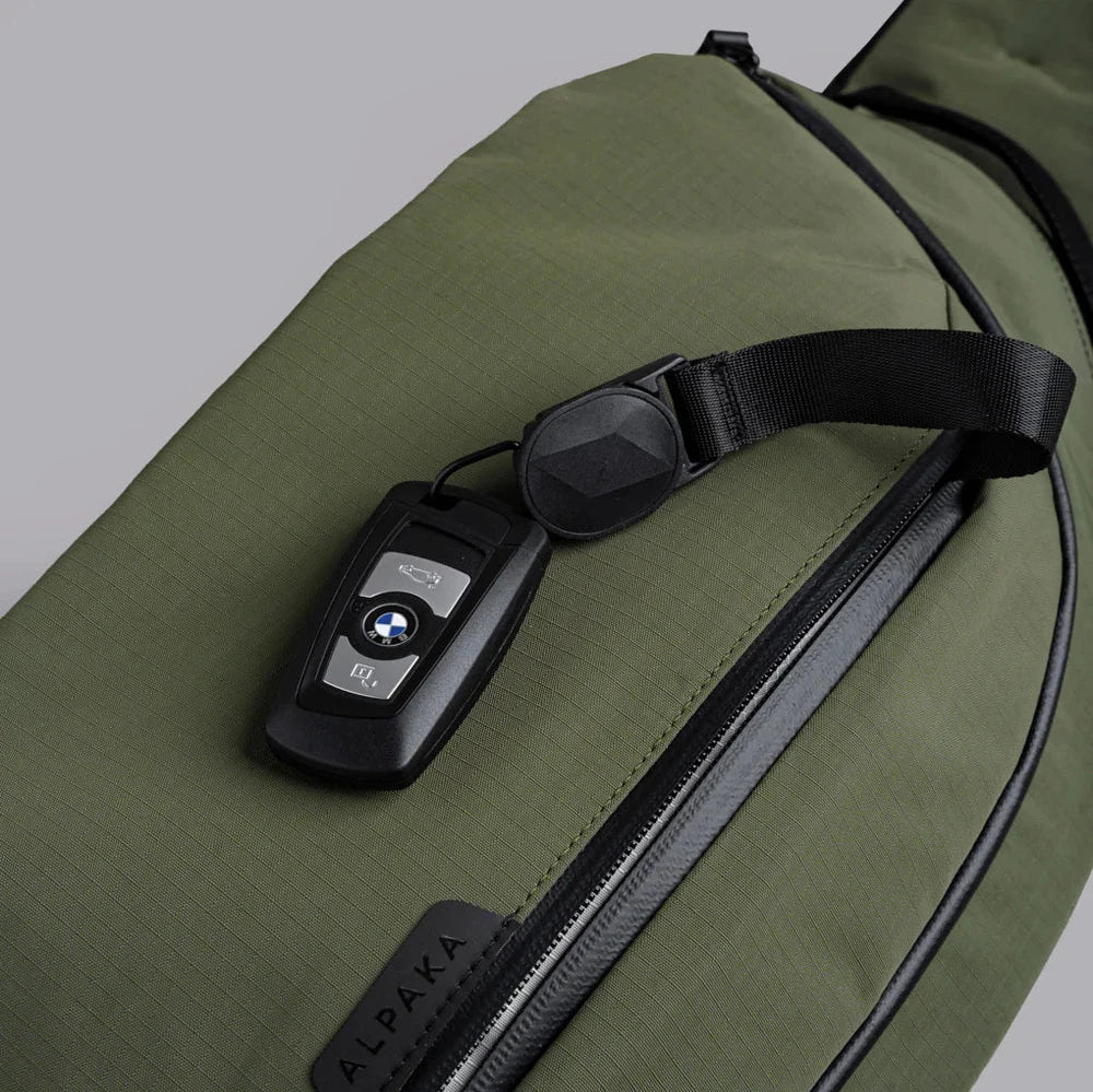 ALPAKA Metro Crossbody 側肩包｜多功能內部分區，隱藏式口袋收納