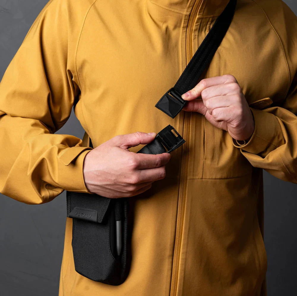 ALPAKA Modular Phone Sling V2 多功能手機袋｜出色的耐用性，採用 Axoflux 再生 300D 防潑水布料
