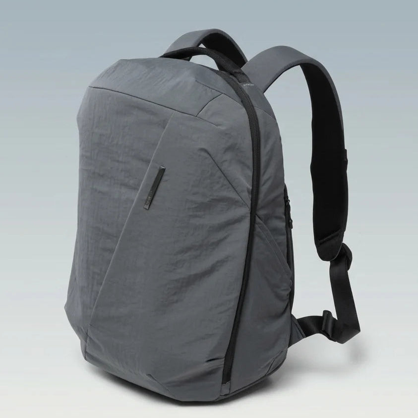 尋找完美的 Premium Urban Carry 裝備？NIID NEO Nomad N3 19L 輕量背囊專為香港上班族設計。配備 14 吋懸浮防震電腦格、全景大開口及 10+ 收納分區，防潑水面料無懼風雨。完美契合日常通勤、EDC 收納與短途旅行需求。

