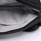 
NIID NEO Nomad Sling 肩帶有單手快速調節功能，方便不同背負需求