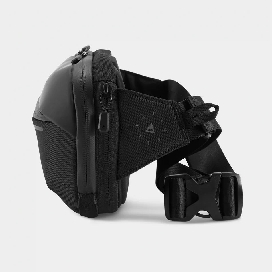 NOMATIC Navigator Sling 單肩包｜高品質防水材質及防篡改拉鍊，提供全天候保護