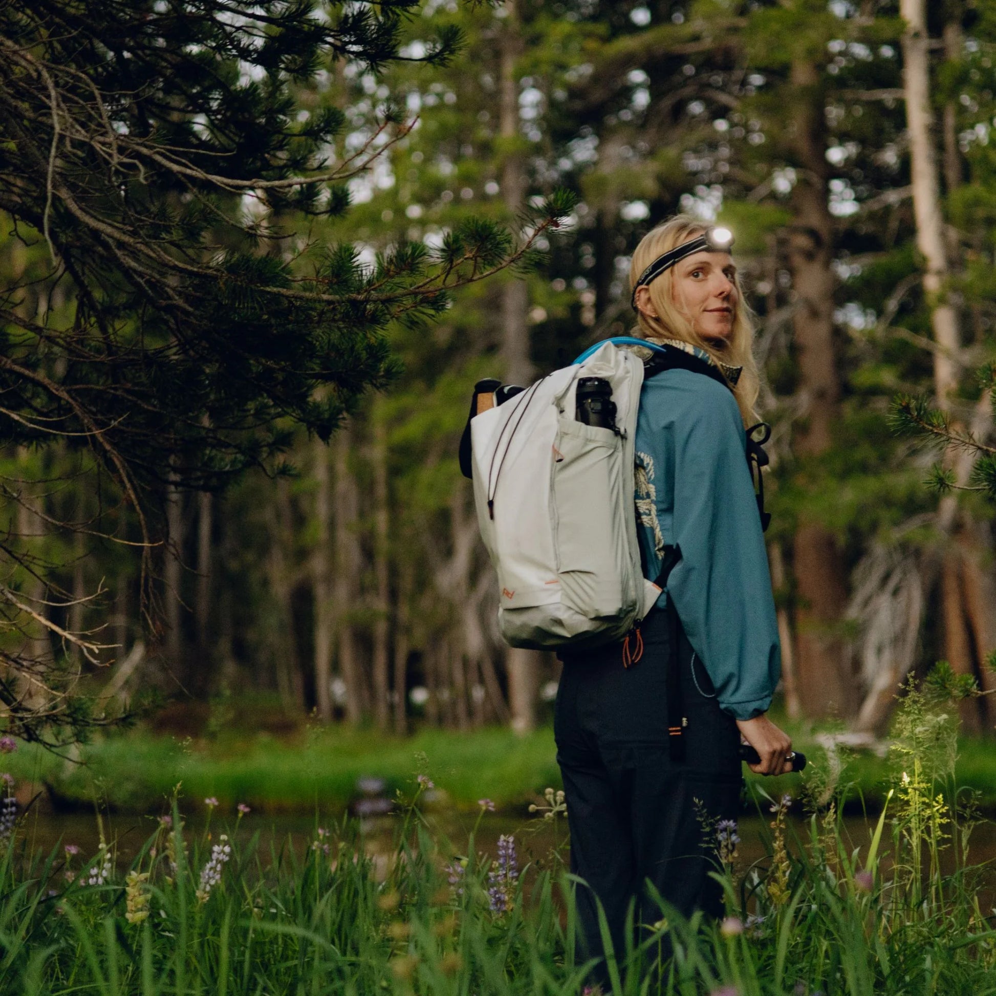 PEAK DESIGN Outdoor Backpack | 袋身採用 100% 再生 Terra Shell™ 210D 防撕裂尼龍材質