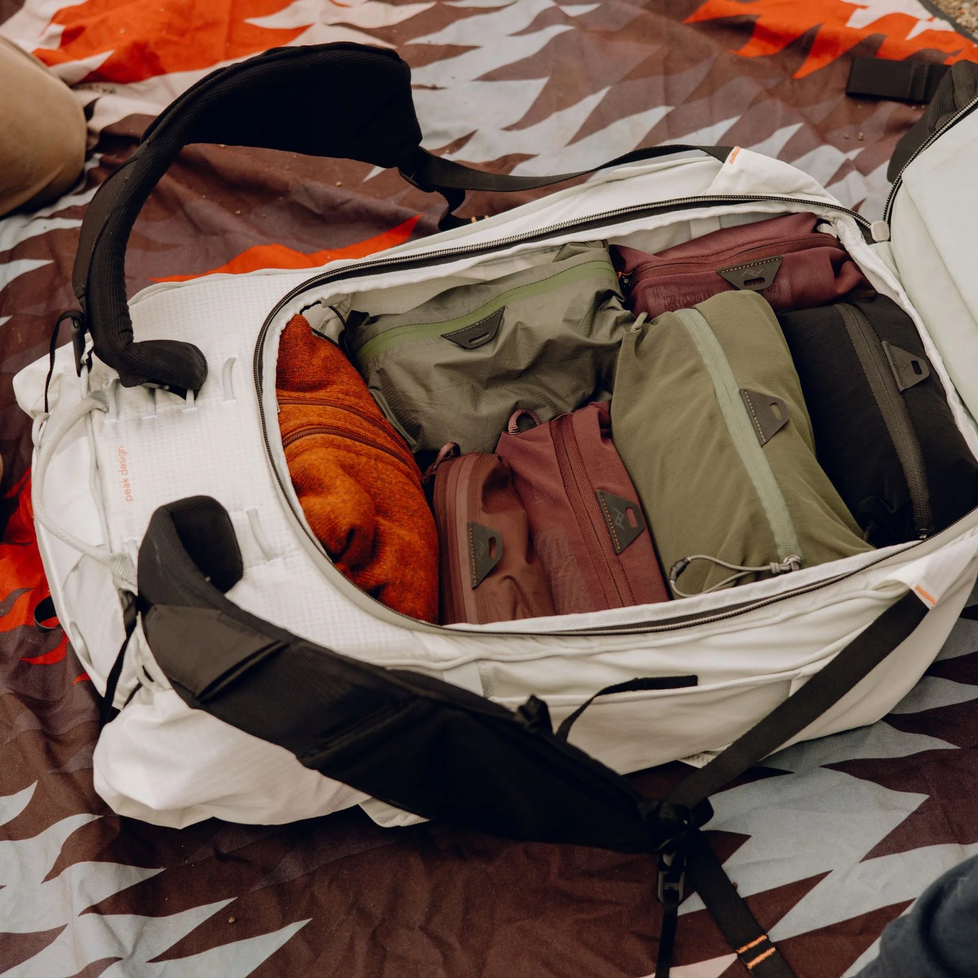 PEAK DESIGN Outdoor Backpack | Ultra-Cinch™ 捲頂設計 支援單手開合