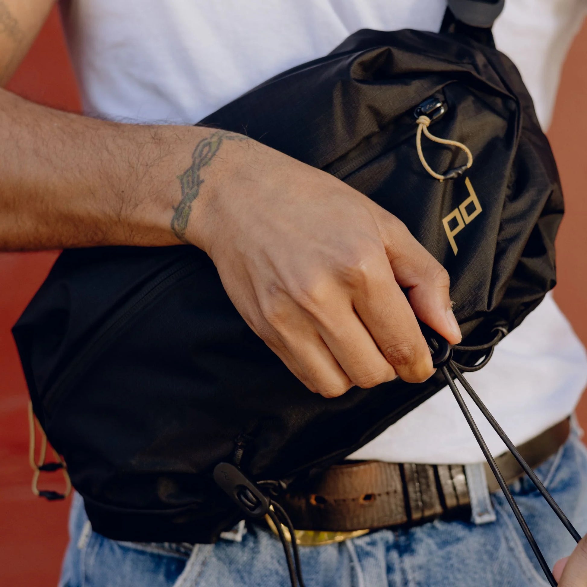 PEAK DESIGN Outdoor Sling｜磁吸式手機專用口袋，方便快速取用