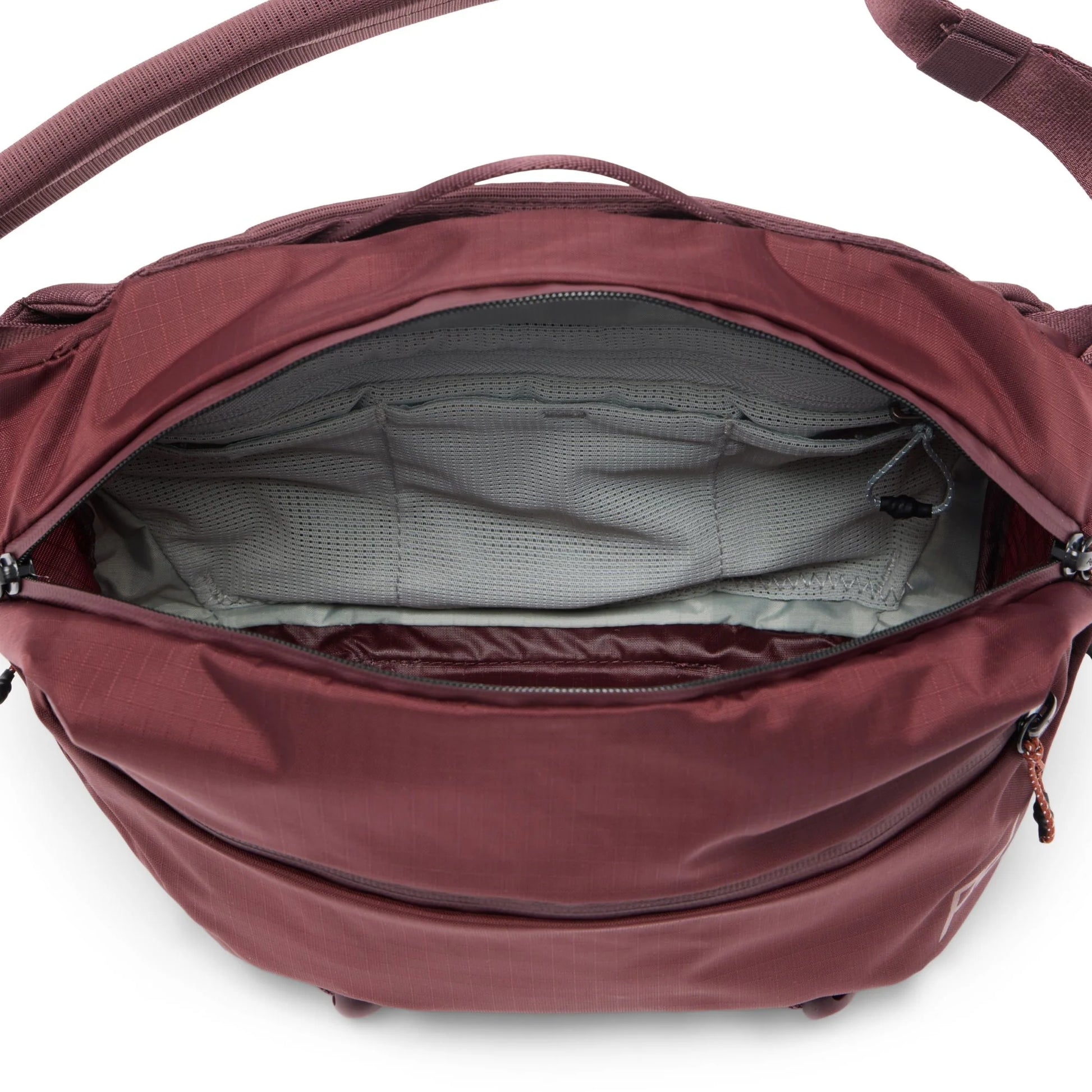 PEAK DESIGN Outdoor Sling｜Fair Trade 認證，採用 Bluesign 認可材質