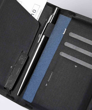 BITPLAY Slim Bifold Passport Holder 超薄機能護照套｜RFID 防護｜輕巧便攜旅行夾