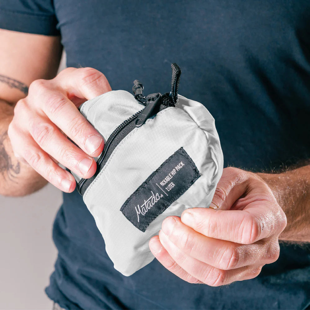 Matador ReFraction Packable Sling｜採用防潑水材料、防水 YKK® 拉鍊及 PU 防水塗層