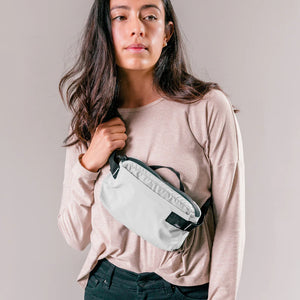 Matador ReFraction Packable Sling｜採用防潑水材料、防水 YKK® 拉鍊及 PU 防水塗層