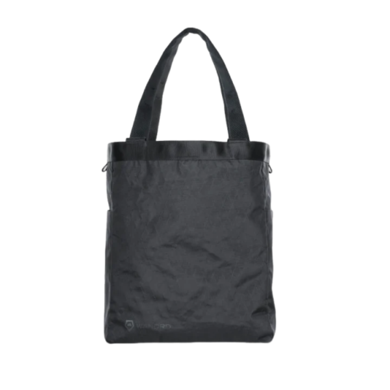 WANDRD Tote Backpack 20L 托特包｜外部採用高壓碳纖維複合材質，耐用且輕量