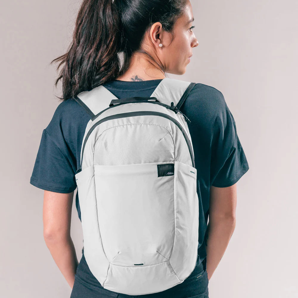 Matador ReFraction Packable Backpack｜可摺疊至內置口袋，方便收納於行李箱或隨身攜帶