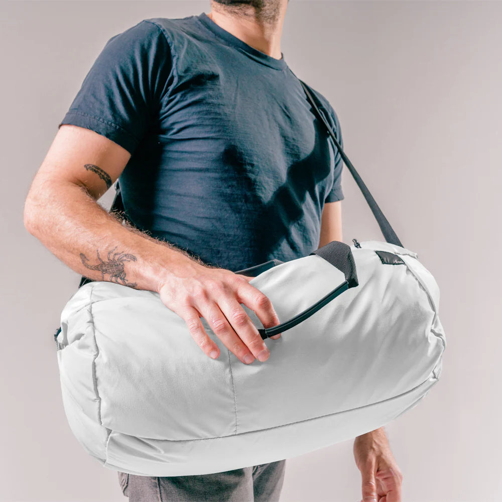 Matador ReFraction Packable Duffle｜摺疊功能，可壓縮至內置收納口袋