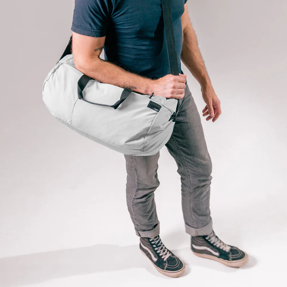 Matador ReFraction Packable Duffle｜摺疊功能，可壓縮至內置收納口袋