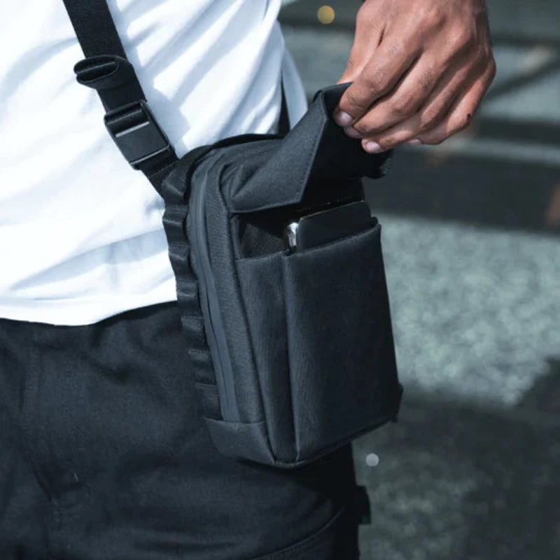 WANDRD X1 Crossbody Bag 斜背包｜配備可調節磁扣背帶，輕鬆調整至適合不同身形