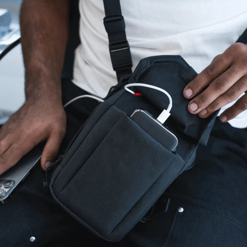 WANDRD X1 Crossbody Bag 斜背包｜隱藏安全設計，配備 AirTag 隱藏口袋及後置隱藏磁吸口袋