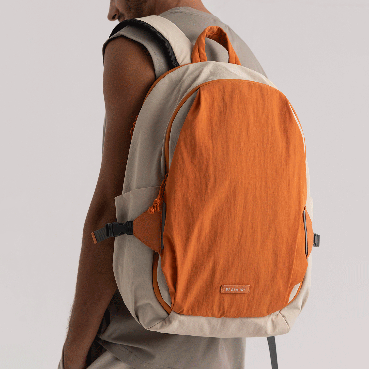 BAGSMART Soar 25L Backpack Set 短途旅行搭配情境圖

