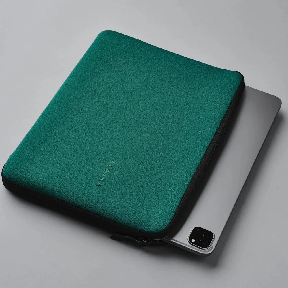 ALPAKA Slim Laptop Sleeve 電腦袋｜防潑水再生聚酯纖維及柔軟微絨內襯