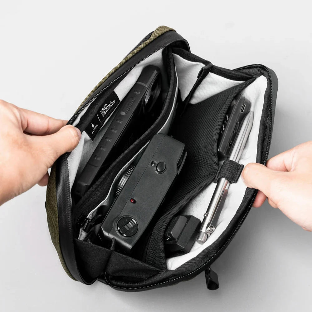 ALPAKA Elements Tech Case Mini 迷你收納包｜採用 600D 再生防撕裂尼龍布料，結合 防水 YKK 拉鍊