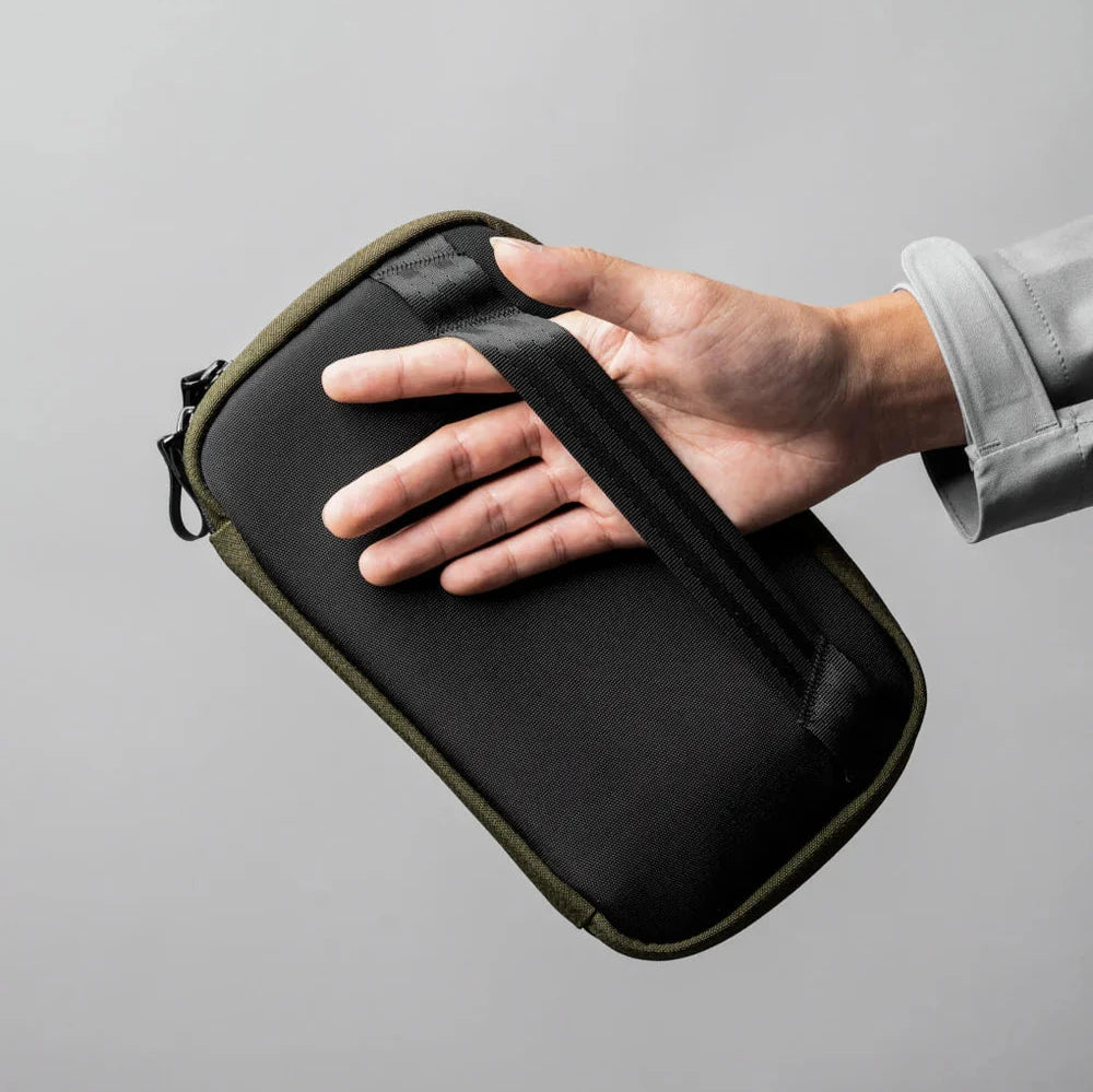 ALPAKA Elements Tech Case Mini 迷你收納包｜採用 600D 再生防撕裂尼龍布料，結合 防水 YKK 拉鍊