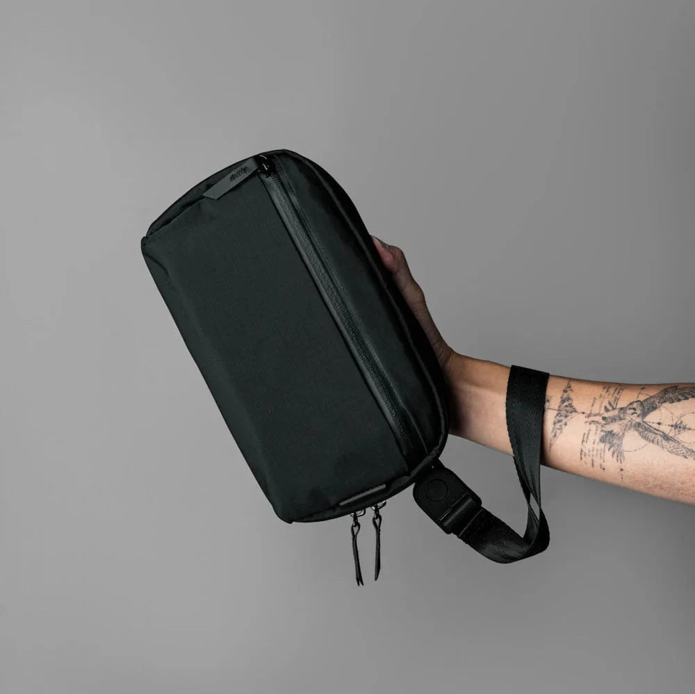 ALPAKA Toiletry Bag V2 洗漱化妝包｜採用 Axoflux 210D 防撕裂尼龍與 YKK Aquaguard 防水拉鍊設計