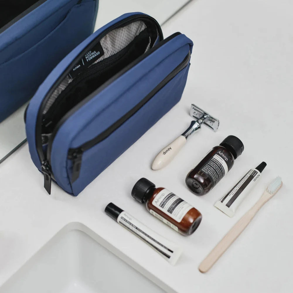 ALPAKA Toiletry Bag V2 洗漱化妝包｜採用 Axoflux 210D 防撕裂尼龍與 YKK Aquaguard 防水拉鍊設計