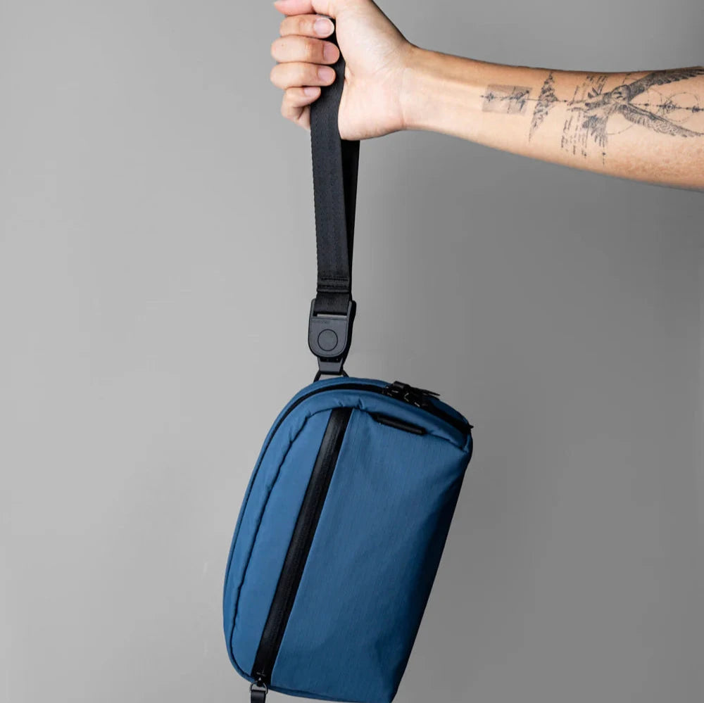 ALPAKA Toiletry Bag V2 洗漱化妝包｜內置手風琴式分隔層與多口袋收納，容量達 2L
