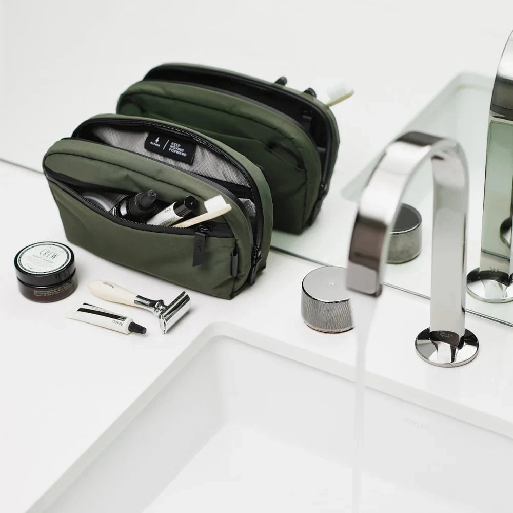 ALPAKA Toiletry Bag V2 洗漱化妝包｜內置手風琴式分隔層與多口袋收納，容量達 2L