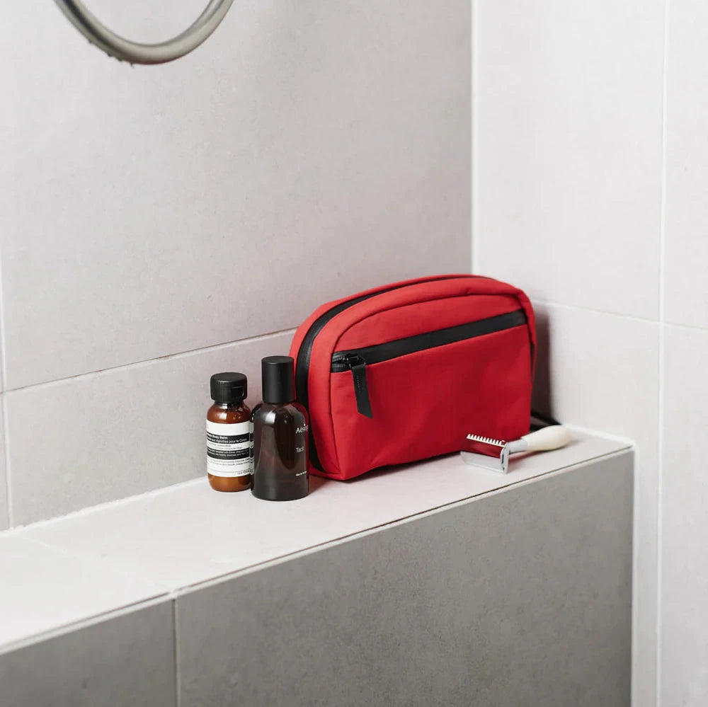 ALPAKA Toiletry Bag V2 洗漱化妝包｜配備可拆卸肩帶與手提帶，支援多種攜帶方式