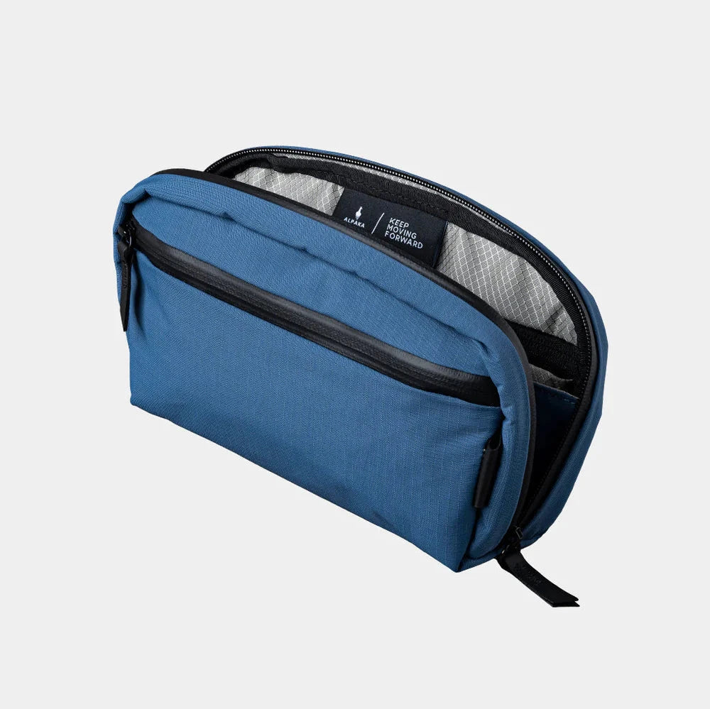 ALPAKA Toiletry Bag V2 洗漱化妝包｜配備可拆卸肩帶與手提帶，支援多種攜帶方式