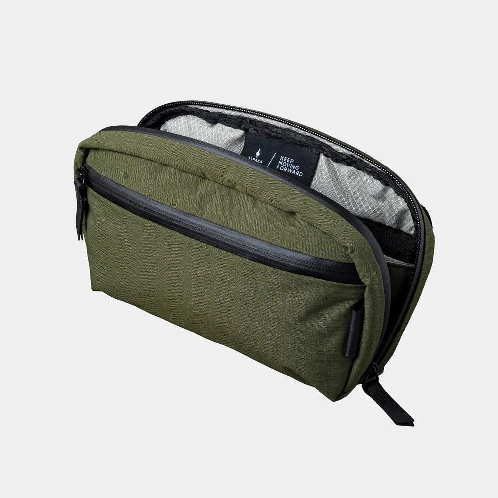 ALPAKA Toiletry Bag V2 洗漱化妝包｜配備可拆卸肩帶與手提帶，支援多種攜帶方式