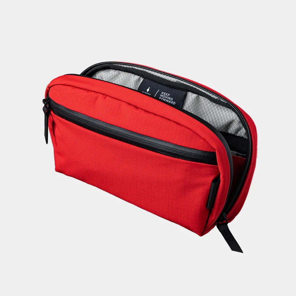 ALPAKA Toiletry Bag V2 洗漱化妝包｜配備可拆卸肩帶與手提帶，支援多種攜帶方式