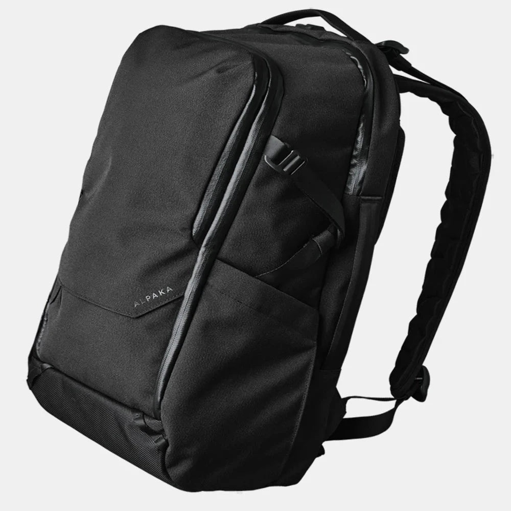 ALPAKA Elements Travel Backpack 旅行背囊 600D - 35L 大容量設計，配備專用筆記型電腦隔層