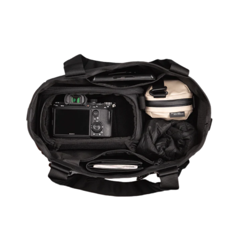 WANDRD Tote Backpack 20L 托特包｜外部採用高壓碳纖維複合材質，耐用且輕量