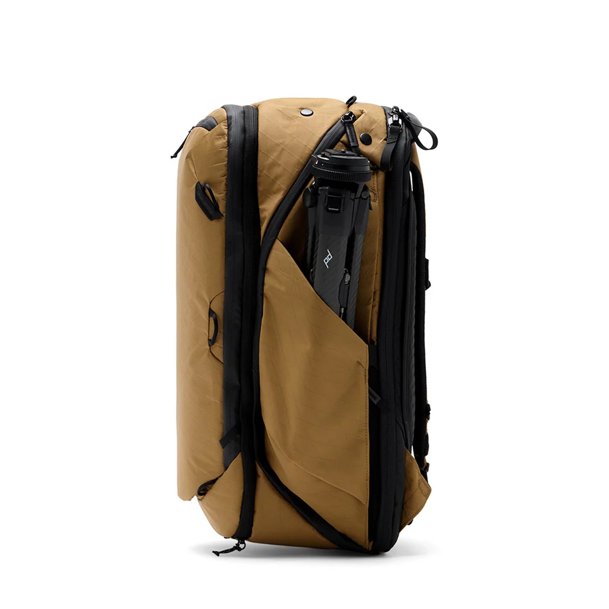 PEAK DESIGN Travel Backpack｜採用 100% 再生防水尼龍帆布，輕便耐用