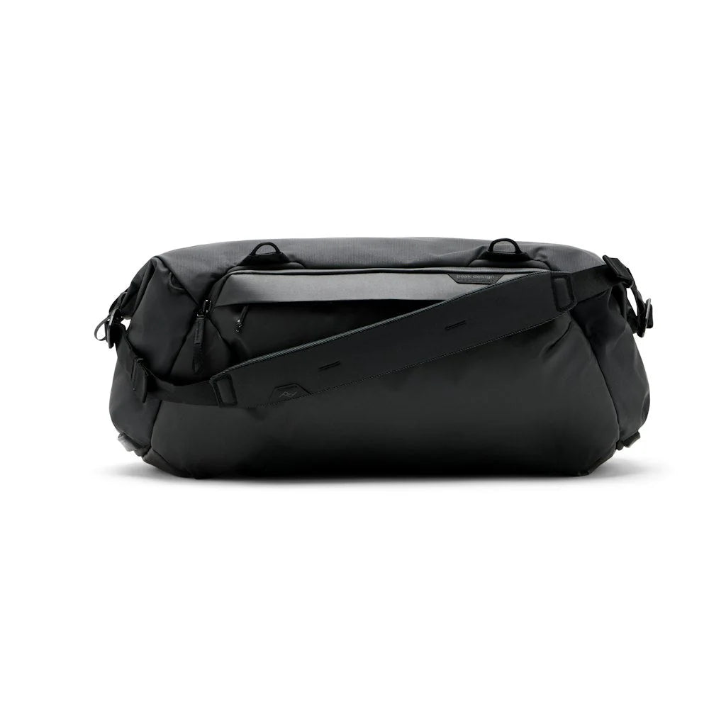 PEAK DESIGN Travel Duffel｜採用 600D 再生防水材料 製成，底部採用 900D 防水材質