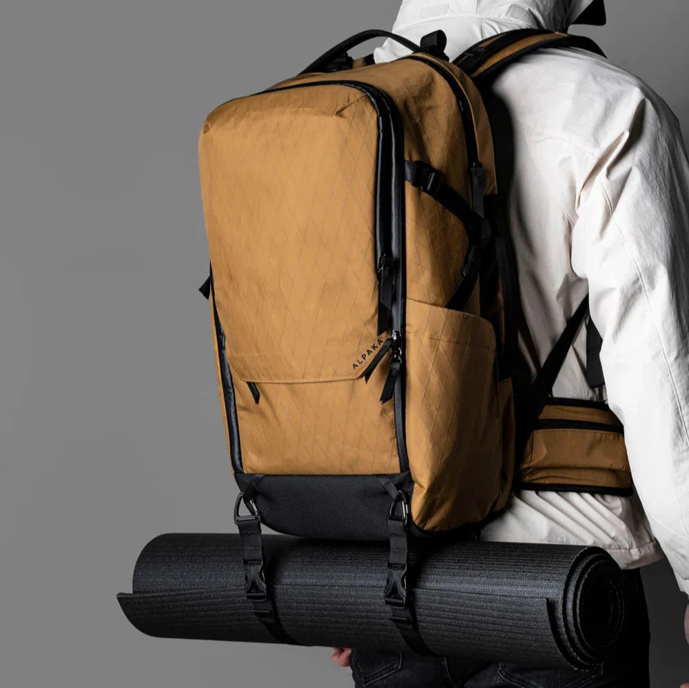 ALPAKA Elements Travel Backpack Mojave Edition - 35L 大容量設計，旅行必備