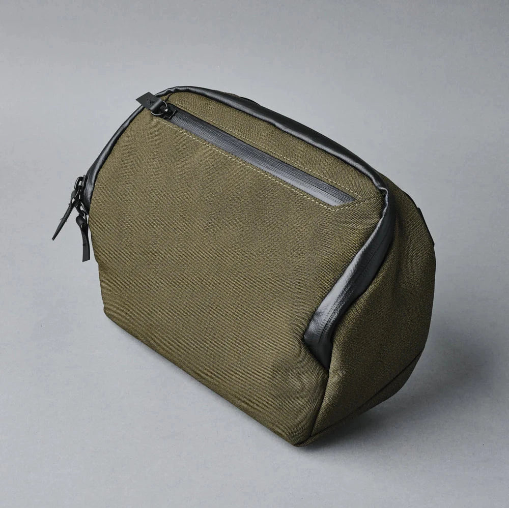 ALPAKA Vertex Pouch 側肩收納包｜適合日常通勤與旅行