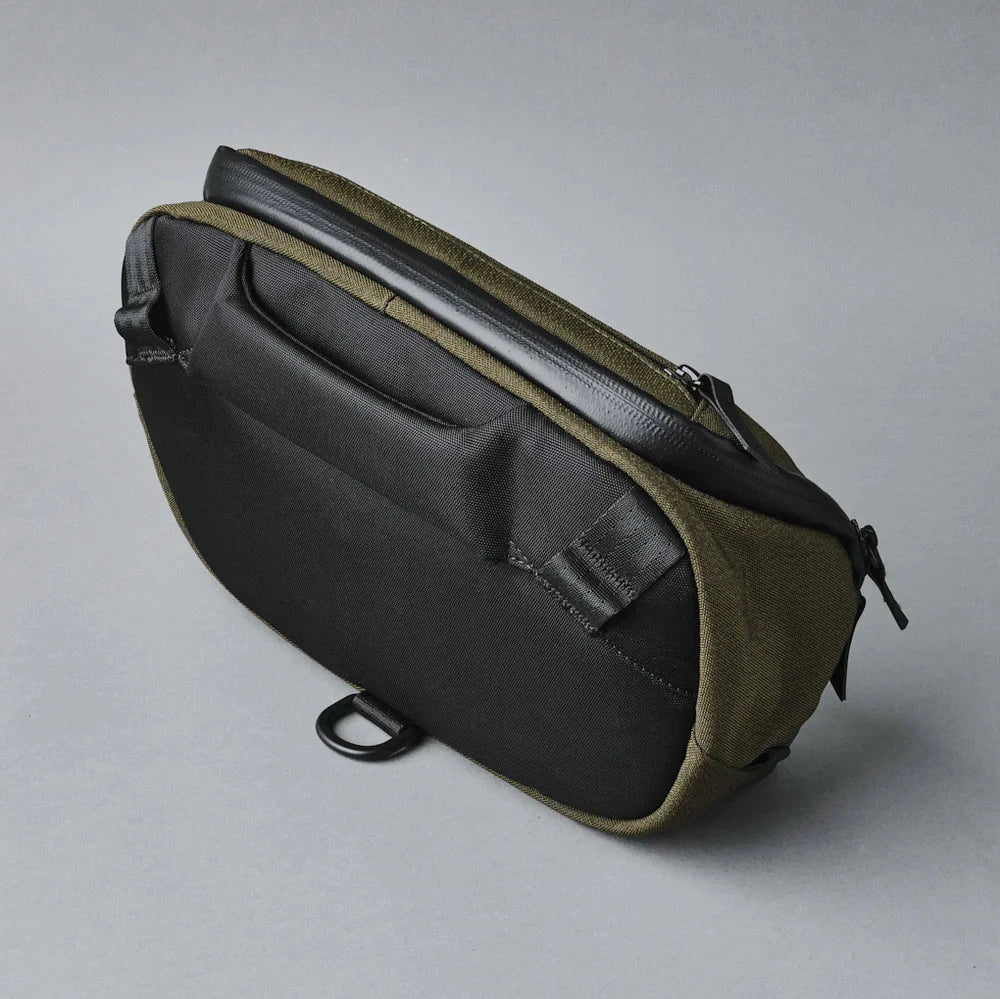 ALPAKA Vertex Pouch 側肩收納包｜適合日常通勤與旅行